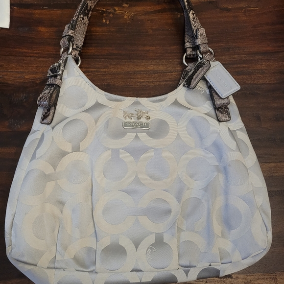 Coach 17689 Maggie Madison op art shoulder bag - Picture 2 of 6
